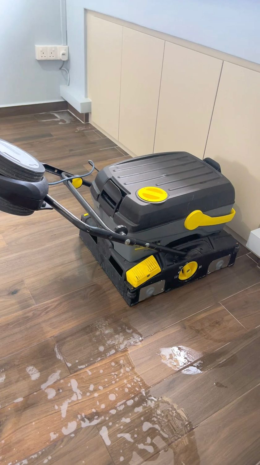 Vinyl floor cleaning